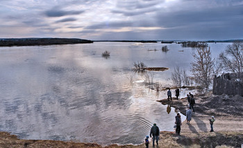 Весенний паводок. / Весеннее половодье рек Оки и Протвы в районе Серпухова.