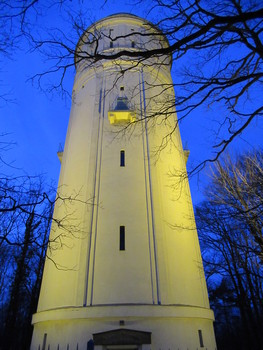 &nbsp; / Der Wasserturm auf dem Radebeuler Weinberg am Abend. https://joergsfotografischeaugenblicke.de.tl/