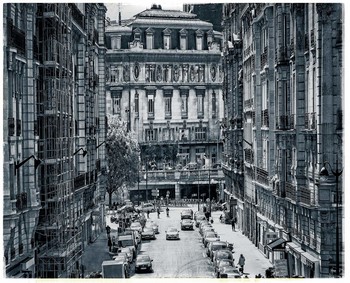 Без названия. / Париж,у Лионского вокзала.