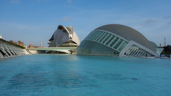 Город искусств и наук / Город искусств и наук — архитектурный комплекс на осушенном дне реки в Валенсии. Построен в 1996