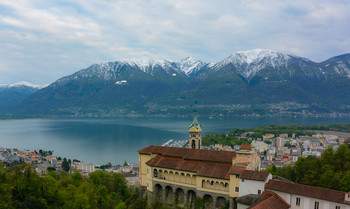 &nbsp; / Церковь Богородицы на камне (Madonna del Sasso) в Локарно