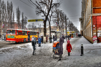 20101212_DSC0753_4_5 vrn / Россия.
Воронеж — столица Черноземья. Город расположен на юге европейской части России в 500 км от Москвы, на берегах Воронежского водохранилища и реки Дон.
Город Воронеж, Проспект Революции (Большая Дворянская улица).
Проспект Революции— центральная улица Воронежа, проходит через Центральный район города. Дореволюционное название, Большая Дворянская улица, также используется в настоящее время. Длина — 2,3 км. Является улицей исторического центра города.
Проспект Революции начал застраиваться более 200 лет назад, в соответствии с регулярным планом 1774 года. Большинство из сохранившихся сейчас зданий было построено во второй половине XIX — начале XX века. Многие здания были разрушены во время боёв за Воронеж, в ходе Великой Отечественной войны, большинство из них в середине XX века было восстановлено.