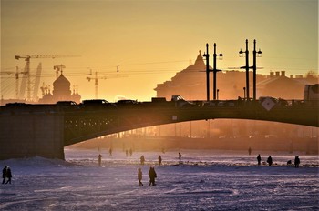 Городские маршруты / Когда Нева для пешеходов