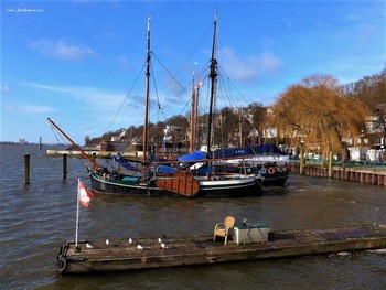 Neumühlen Hamburg / Альбом &quot;Лайнеры, парусники, пароходы&quot; : http://fotokto.ru/id156888/photo?album=62974