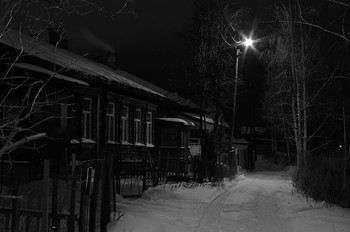 Проулок зимней ночью.... / Одинокий Фонарь...