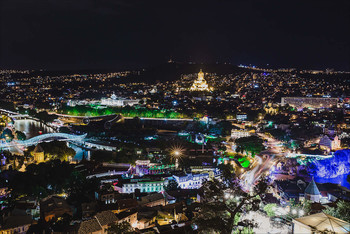 Ночной Тбилиси. / Очень гостеприимный город с замечательными людьми.