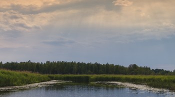 Перед ненастьем / По реке на лодке.