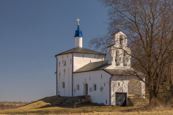 Апрель в Изборске... / ***