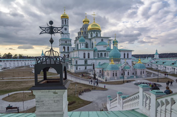 вечер в Новоиерусалимском монастыре / апрель, вечереет, Новоиерусалимский монастырь