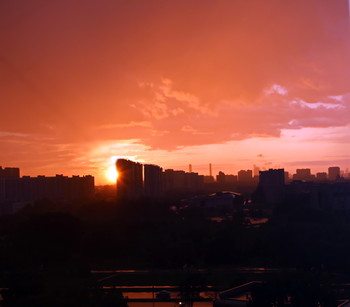После дождичка в четверг / Москва,после прошедшего дождя - на закате дня.