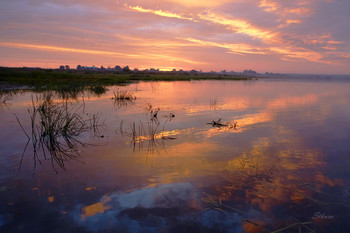 Облака перед рассветом. / Осеннее утро на озере Исток.