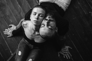  / фото, идея: Марина Щеглова
в кадре: Анна Вишня, Олег Вишня
локация: ЧЕРДАК. Интерьерная фотостудия в Омске.