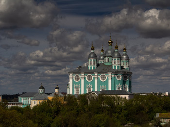 Возвышаясь над городом... / Возвышаясь над городом...