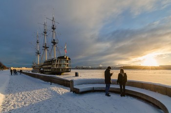 Зимний рассвет на Петровской набережной. / Петербург. Январь 2019.