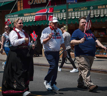 Марш на троих / Норвежский парад в Бруклине