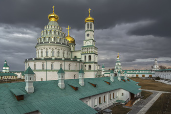 прогулки по Новоиерусалимскому монастырю / весна, вечер, Новоиерусалимский монастырь, Подмосковье