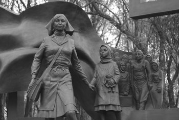 Город Че...Памятник медсестре... / Медсёстрам ВОВ. Гелиос-44-2 СССР