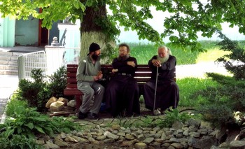 Душевный разговор под тенью дерева / Душевный разговор под тенью дерева в монастыре Коренной пустыни