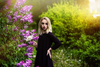 Александра в палисаде / модель Саша Слюсарь
визаж и укладка Людмила Танковская