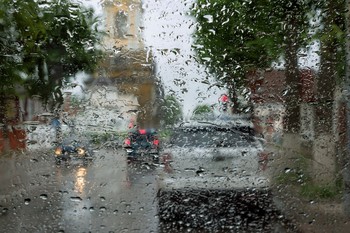 Дождь в уездном городке / ***