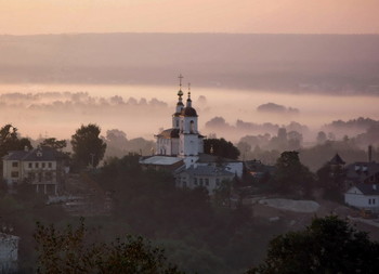 Утренняя тишина / Церковь Вознесения Господня во Владимире, раннее утро...