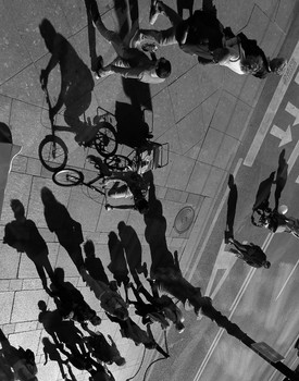 Теневая экономика / ... деятельность, которая развивается вне государственного учета и контроля, а потому не отражается в официальной статистике... ://