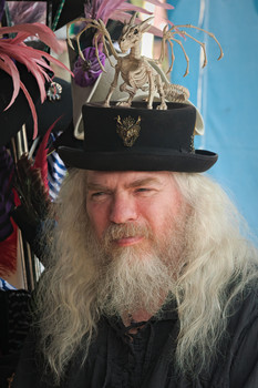 Мастер драконов / Продавец сувенирной лавки на средневековом фестивале в Нью-Джерси