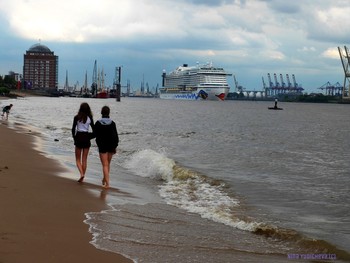 Hamburg / Альбом "Лайнеры, парусники, пароходы" : http://fotokto.ru/id156888/photo?album=62974
Альбом «Мой Гамбург»: http://fotokto.ru/id156888/photo?album=62940