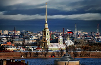 Питер - город шпилей и ...труб / Петропавловская крепость и одноимённый собор.
История крупнейшего в северной Европе города началась на маленьком Заячьем острове. По указу Петра на нем построили крепость «Санкт-Питер-Бурх» в самый разгар войны со шведами. Позже этим именем назвали город, а саму крепость переименовали в Петропавловскую после строительства одноименного собора. 

Достопримечательности Питера. https://vk.com/@sergey_nik_melnik-sankt-peterburg