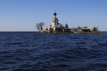 Вид на Остров Каменный (Вологодская область/озеро Кубенское) / Вид на Остров Каменный (Вологодская область/озеро Кубенское)