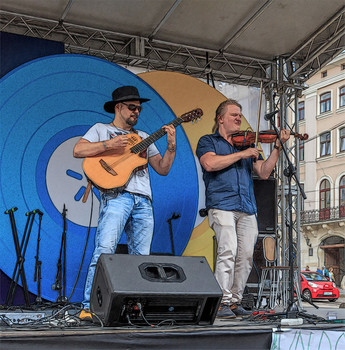 Street music by Leopolis Jazz Fest 2019 / рисунок из фотографии