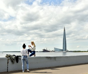Фотосессия / Останови мгновение судьбы.
Смотри - оно как ты сейчас прекрасно.
На новом снимке сразу станет ясно,
Как ярок цвет сиреневой мечты.
Валерий Старз