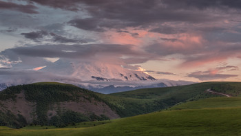 Там, за облаками 5642 / Июнь 2019 г.
Россия, Кабардино-Балкарская Республика, Зольский район.