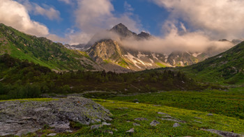 Вечерело / в горах