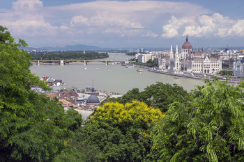 &nbsp; / Вид на Дунай и парламент Венгрии с Будайского холма.