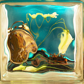 Призрачно всё... / свет, стекло