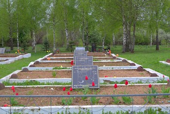 Известный мотив / Перезахоронение солдат в Ярцево обнаруженных после войны