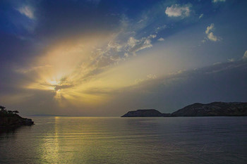 Весенние лучи / Рассвет на Крите.