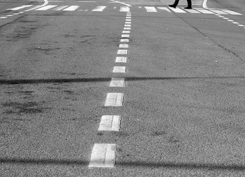 Грустную Землю мерю шагами... / ***