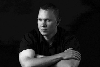 Портрет молодого человека / Монохром