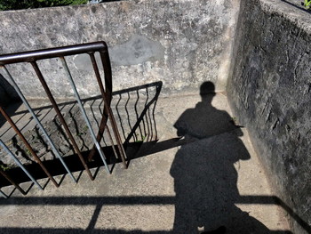 &nbsp; / Schattenspiel auf dem Rodeneckturm Höxter, in der Vormittagssonne