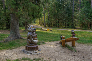 Зайдём? :-) / В Конаковском лесопарке.