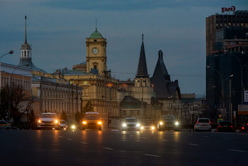 Восемь вечера / Где-то в Москве