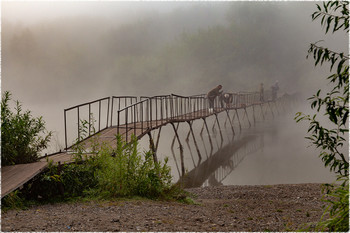 Рыбаки в тумане / Новосибирская область. Рыбалка. Рассвет. Река. Деревня.