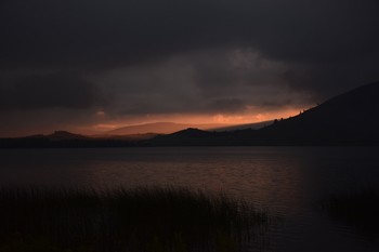 &nbsp; / Закат над озером.