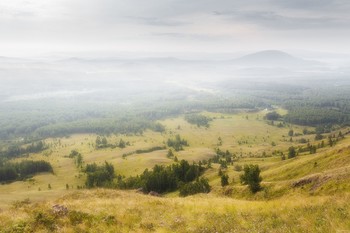 Хребет Нурали / Вот такой вид открывается с одной из вершин Хребта Нурали