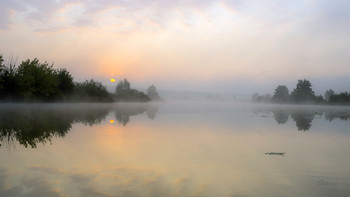 Осенний рассвет. / Утренние туманы на озере Сосновое. Юго-восток Московской области.
