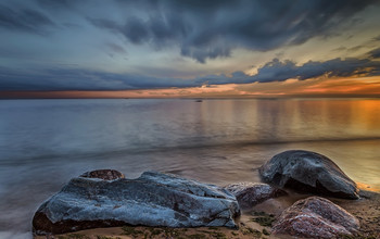 Море и камни. / ***