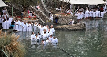 Водные процедуры / Израиль. Крещение в реке Иордан