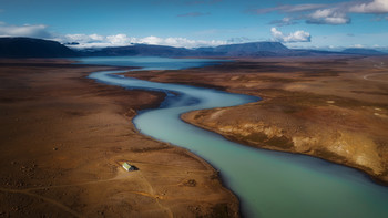 Hvitarvatn / Hvitarvatn - одно из озер в южной части Исландии, образованное тающим ледником Langjokull, вторым по величине ледником Исландии. Цвет воды на фото без какой либо обработки. Она такая и есть - светло-бирюзовая.